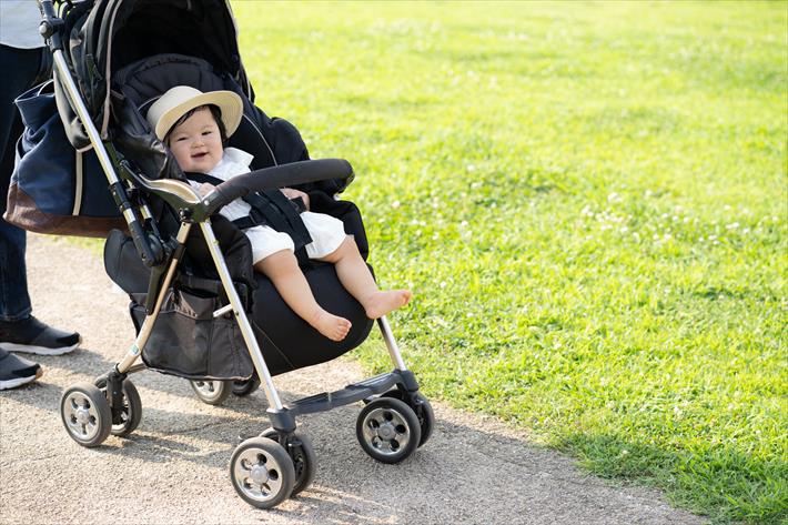 ベビーカーは何歳まで（いつまで）使える？ 卒業のきっかけや2～3歳に 